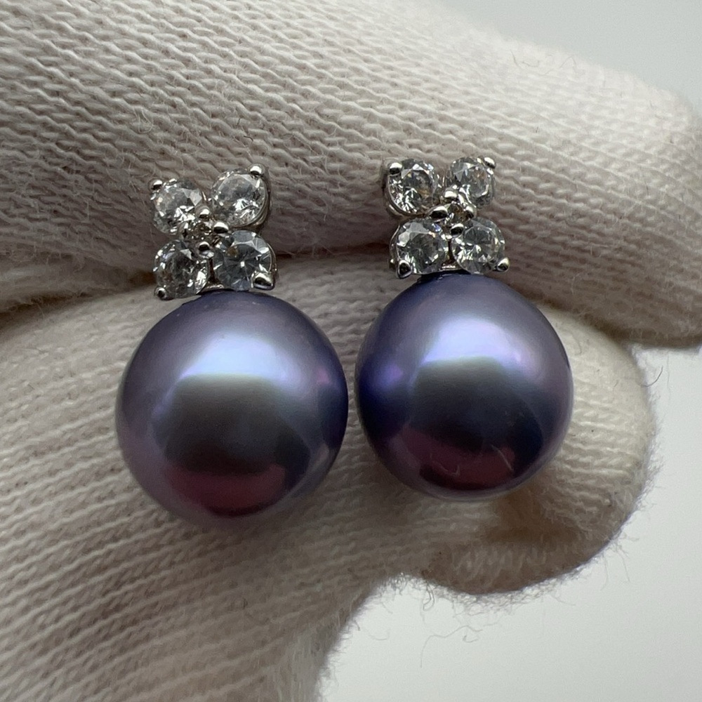 Elegant Purple Pearl Stud Earrings set in 18K with diamonds